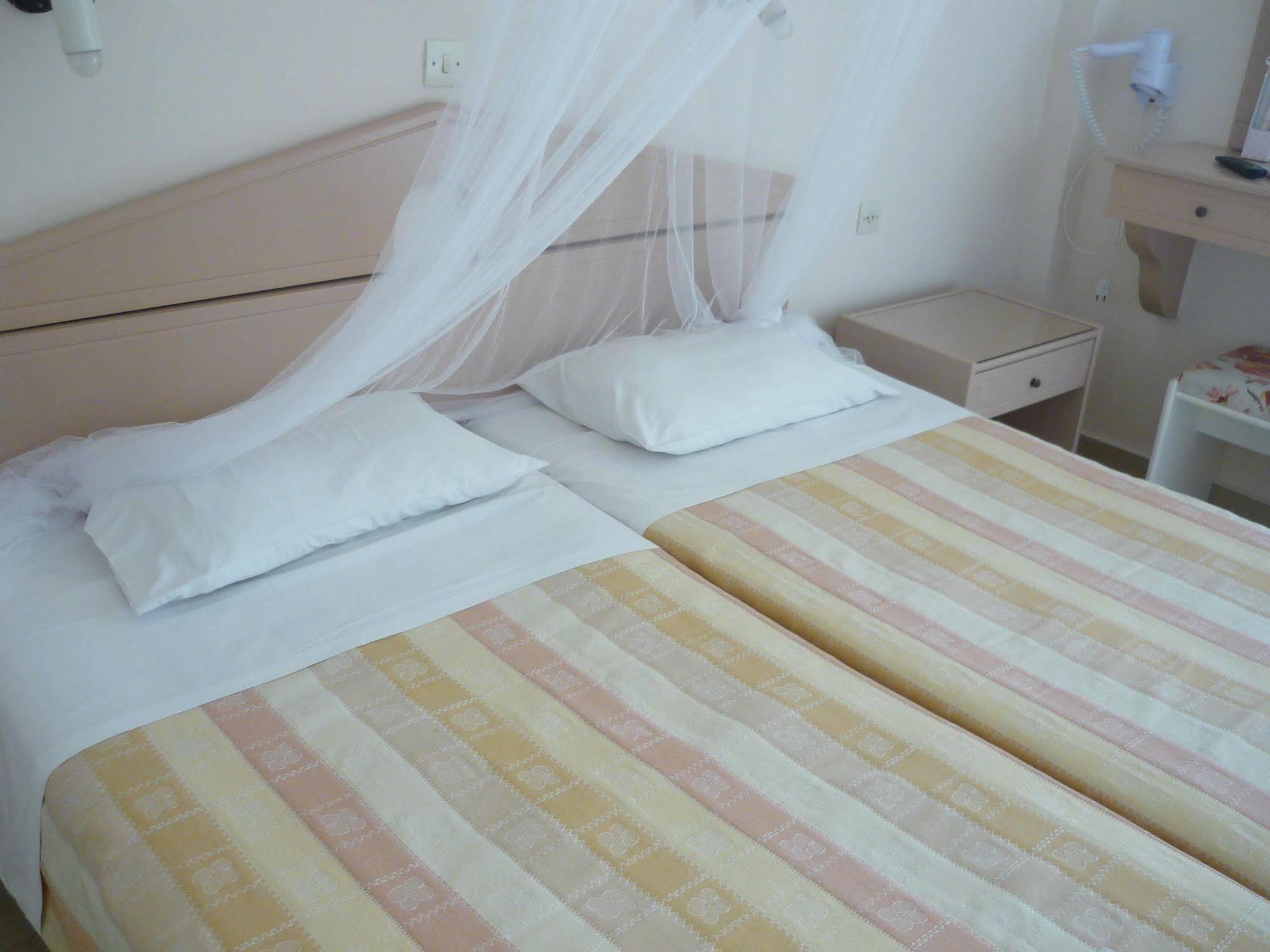 Karina Hotel ベニテス エクステリア 写真